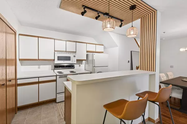 2597 Bedford CT #27, Mendota Heights, MN 55120