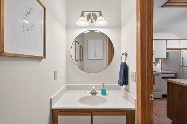 2597 Bedford CT #27, Mendota Heights, MN 55120