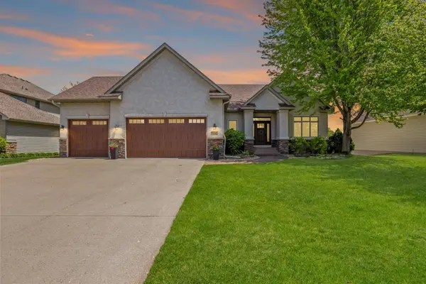 8156 9th Street PL N, Oakdale, MN 55128