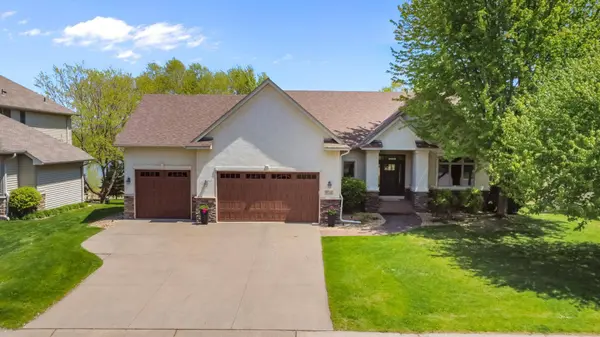 8156 9th Street PL N, Oakdale, MN 55128