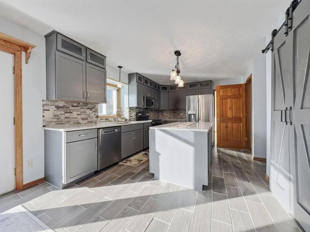 2610 Hydram Ave N, Oakdale, MN 55128-4825