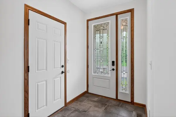 1589 Christie Pl, St Paul, MN 55106-1310