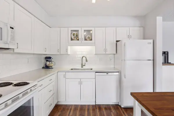 78 10th ST E #402, Saint Paul, MN 55101