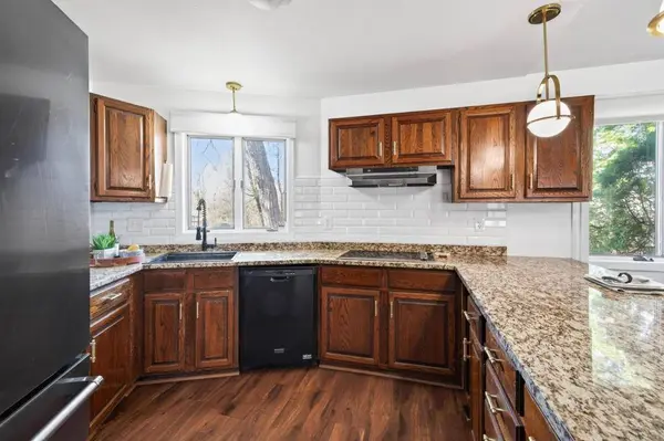 6109 27th St N, Oakdale, MN 55128-3511