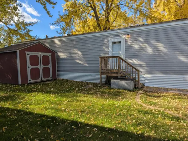 46 Lee St, Forest Lake, MN 55025-2658