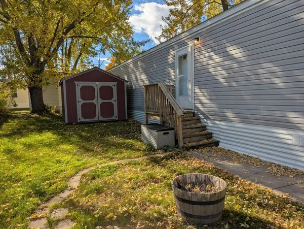 46 Lee St, Forest Lake, MN 55025-2658