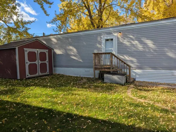 46 Lee St, Forest Lake, MN 55025-2658