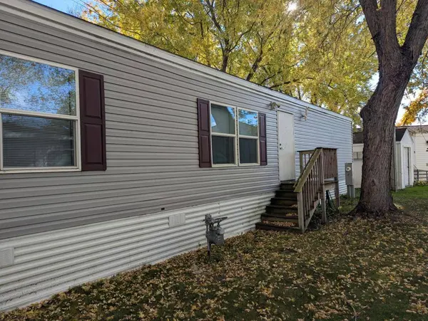 46 Lee St, Forest Lake, MN 55025-2658