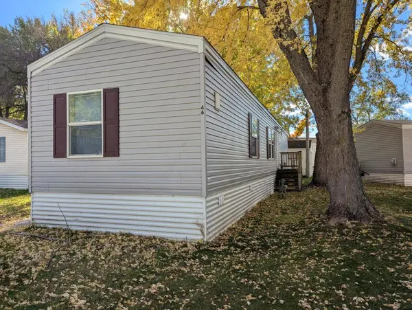 46 Lee St, Forest Lake, MN 55025-2658