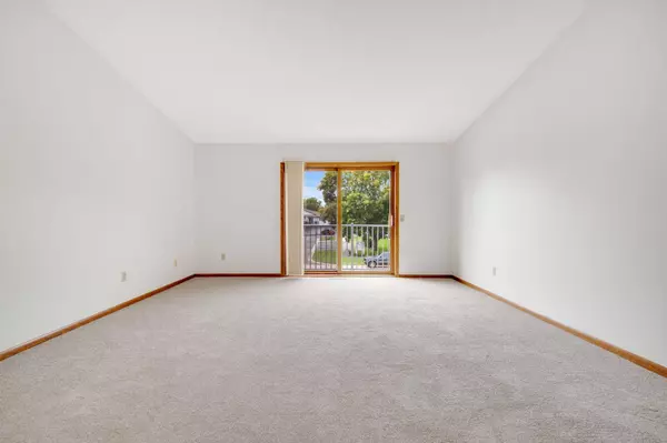 3304 Greenbrier ST #3304C, Vadnais Heights, MN 55127