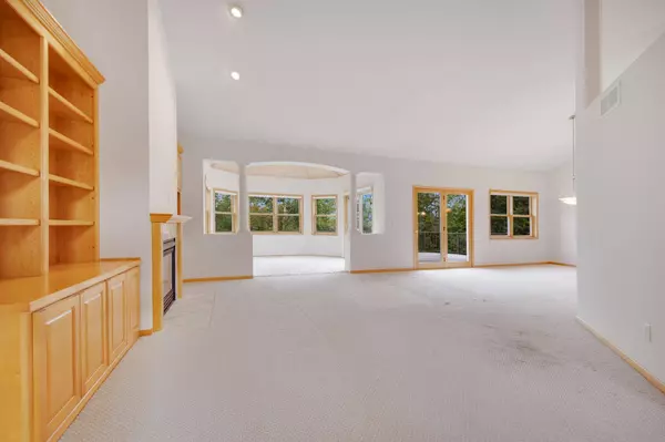 1367 Wolf CIR, Hugo, MN 55038