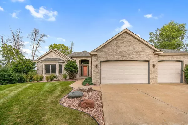 1367 Wolf CIR, Hugo, MN 55038