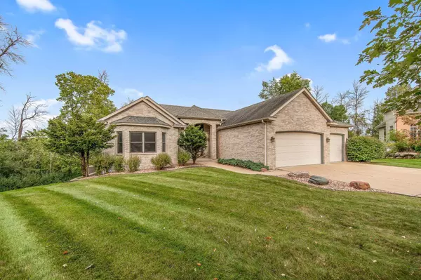1367 Wolf CIR, Hugo, MN 55038