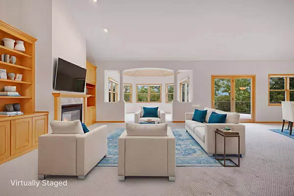 1367 Wolf CIR, Hugo, MN 55038