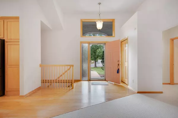 1367 Wolf CIR, Hugo, MN 55038