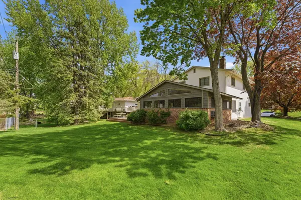 401 Felix LN, West Saint Paul, MN 55118