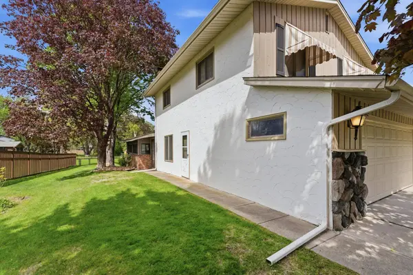 401 Felix LN, West Saint Paul, MN 55118