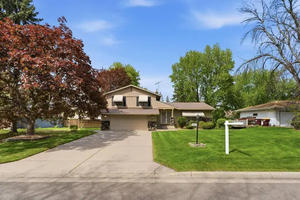 401 Felix LN, West Saint Paul, MN 55118