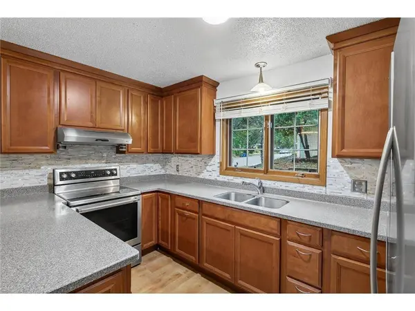 2023 Parkside Dr, St Paul, MN 55119-4673
