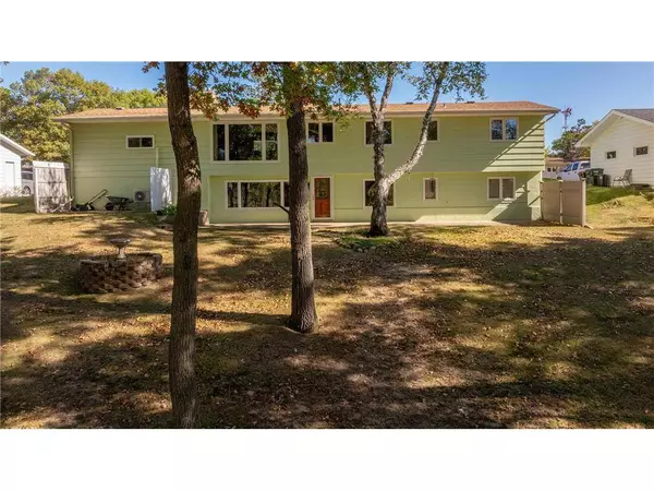 1622 Graydon Ave, Brainerd, MN 56401-4322