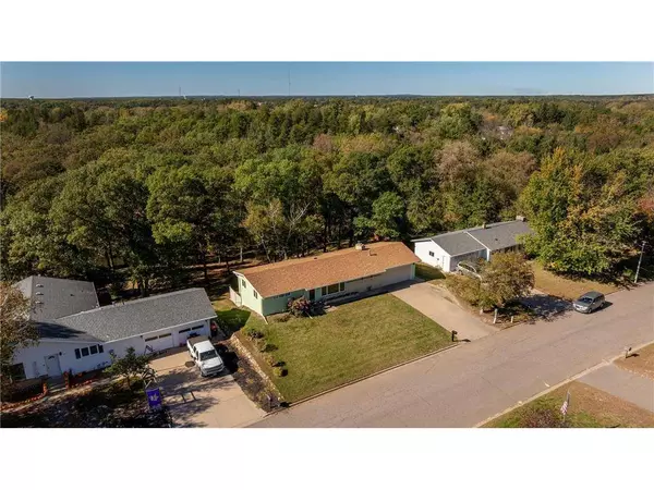 1622 Graydon Ave, Brainerd, MN 56401-4322