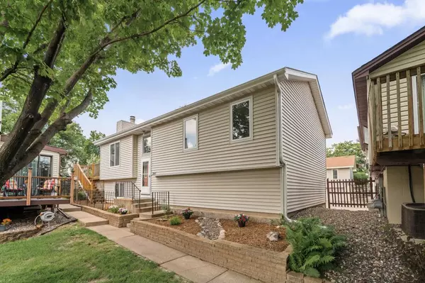 3547 Pilgrim Ln N, Plymouth, MN 55441-2473