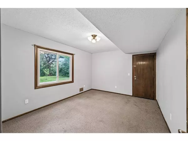 2611 Northdale Blvd NW, Minneapolis, MN 55433-2927