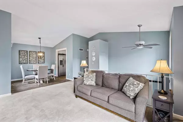 3547 Pilgrim Ln N, Plymouth, MN 55441-2473