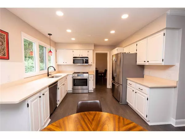 4810 Juneau Ln N, Plymouth, MN 55446-3453