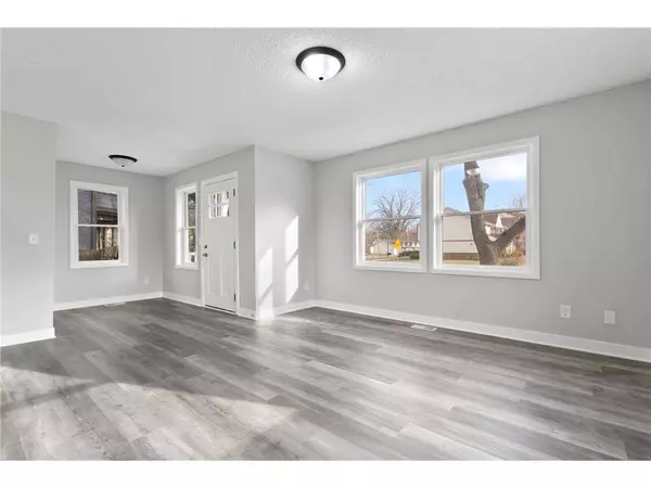 1313 N Irving Ave, Minneapolis, MN 55411-3146