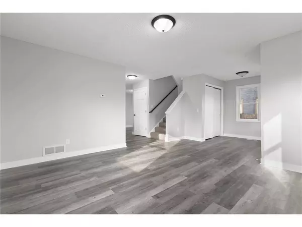 1313 N Irving Ave, Minneapolis, MN 55411-3146