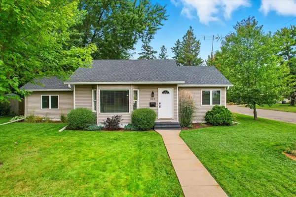 805 8th St SW, Pine City, MN 55063-2038