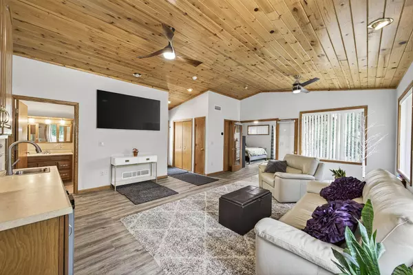 8409 31st AVE N, Crystal, MN 55427