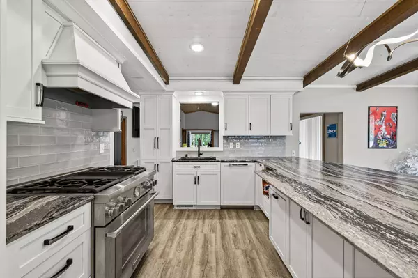 8409 31st AVE N, Crystal, MN 55427