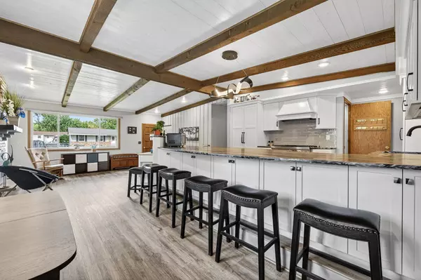 8409 31st AVE N, Crystal, MN 55427