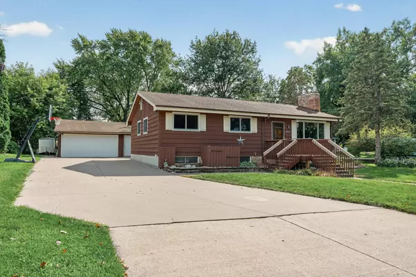 8409 31st AVE N, Crystal, MN 55427