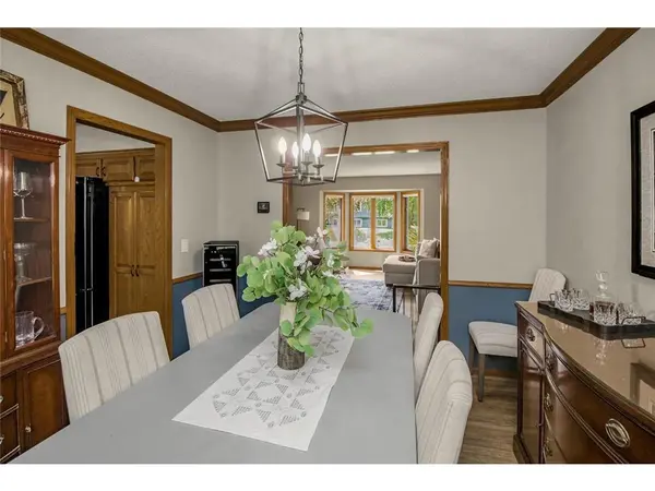 591 Autumn Oaks Ct, Eagan, MN 55123-1621