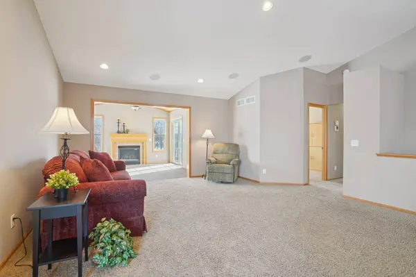 21378 Hytrail CIR, Lakeville, MN 55044