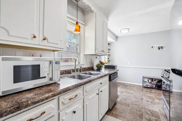 5125 Howe LN, Brooklyn Center, MN 55429