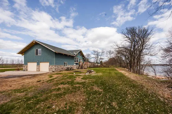 48484 Flicker LN, Ottertail, MN 56571