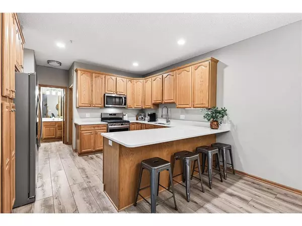 10098 Bridgehill Ter, Eden Prairie, MN 55347-3073