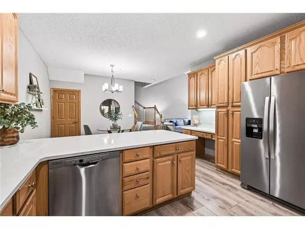 10098 Bridgehill Ter, Eden Prairie, MN 55347-3073