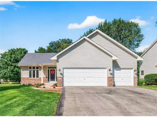 1594 Coventry Ln, Shakopee, MN 55379-8062