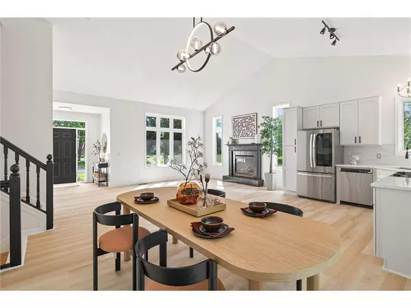 1594 Coventry Ln, Shakopee, MN 55379-8062