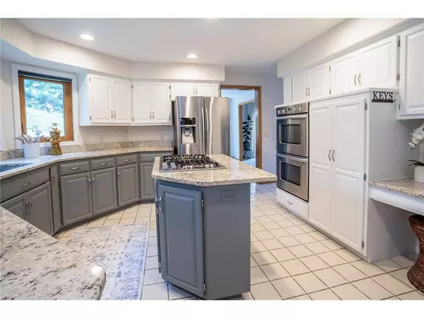 4130 Minnesota Ln N, Plymouth, MN 55446-2738