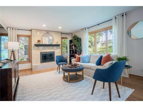 4130 Minnesota Ln N, Plymouth, MN 55446-2738