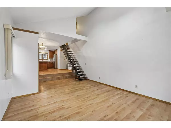 2023 Parkside Dr, St Paul, MN 55119-4673