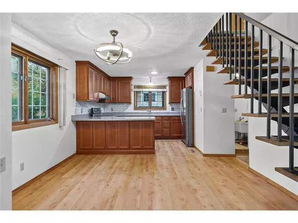 2023 Parkside Dr, St Paul, MN 55119-4673