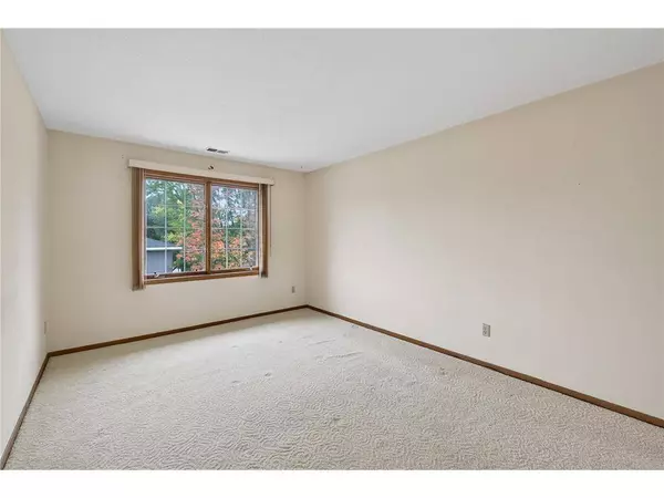 2023 Parkside Dr, St Paul, MN 55119-4673