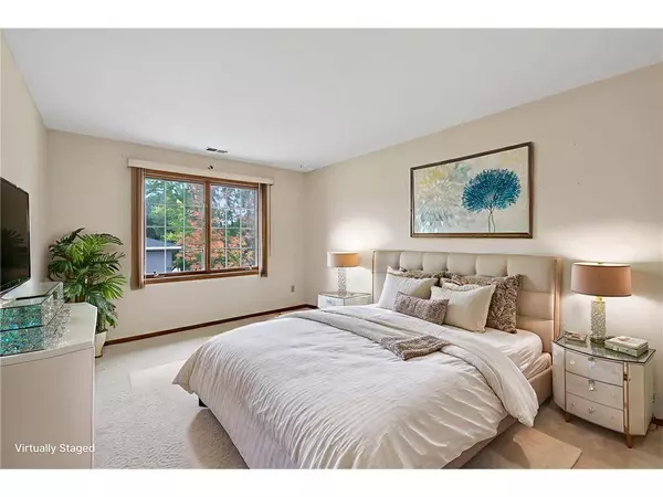 2023 Parkside Dr, St Paul, MN 55119-4673